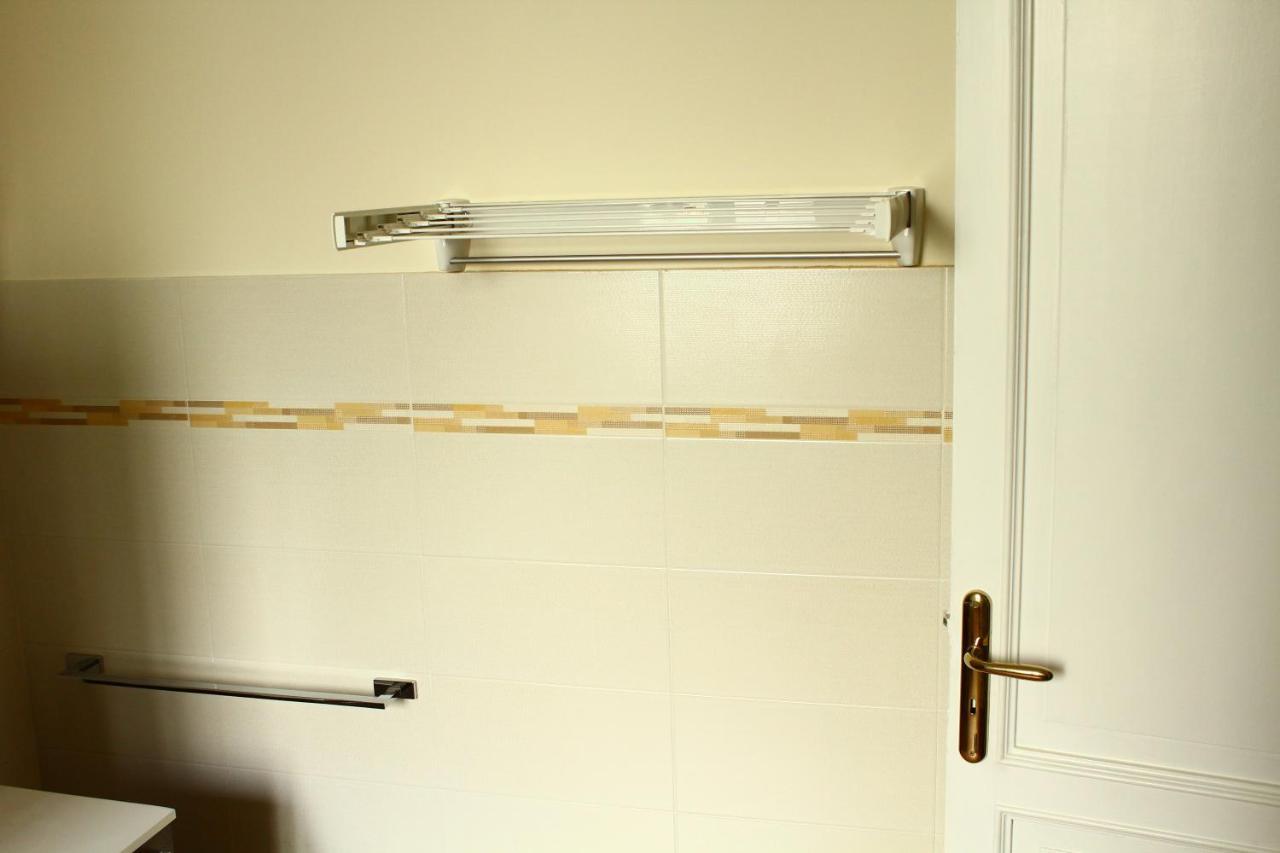 A Due Passi Dal Centro Bed & Breakfast Genoa Exterior photo