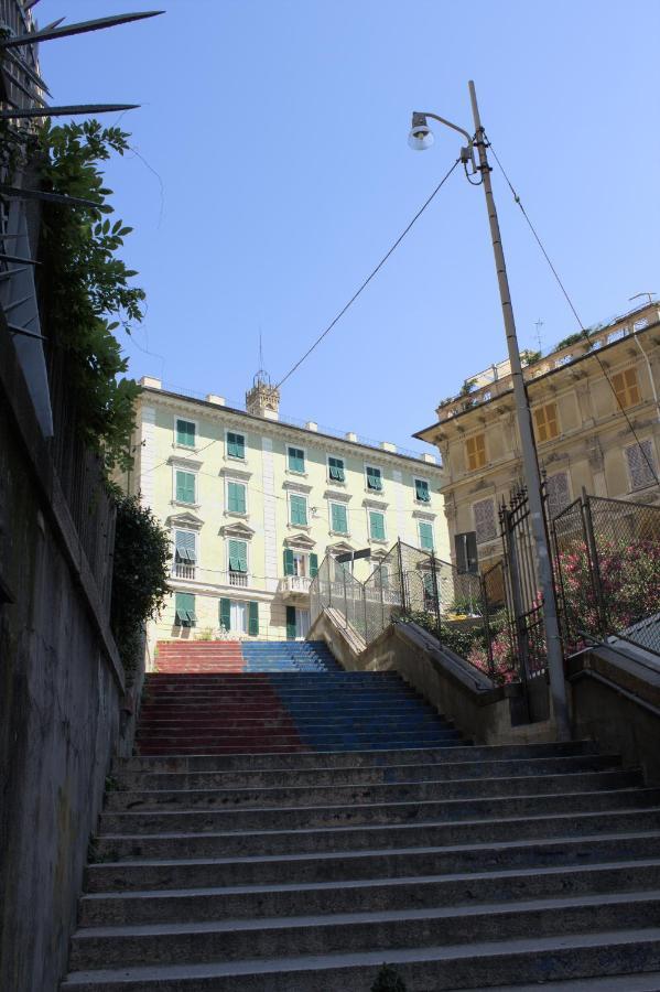 A Due Passi Dal Centro Bed & Breakfast Genoa Exterior photo