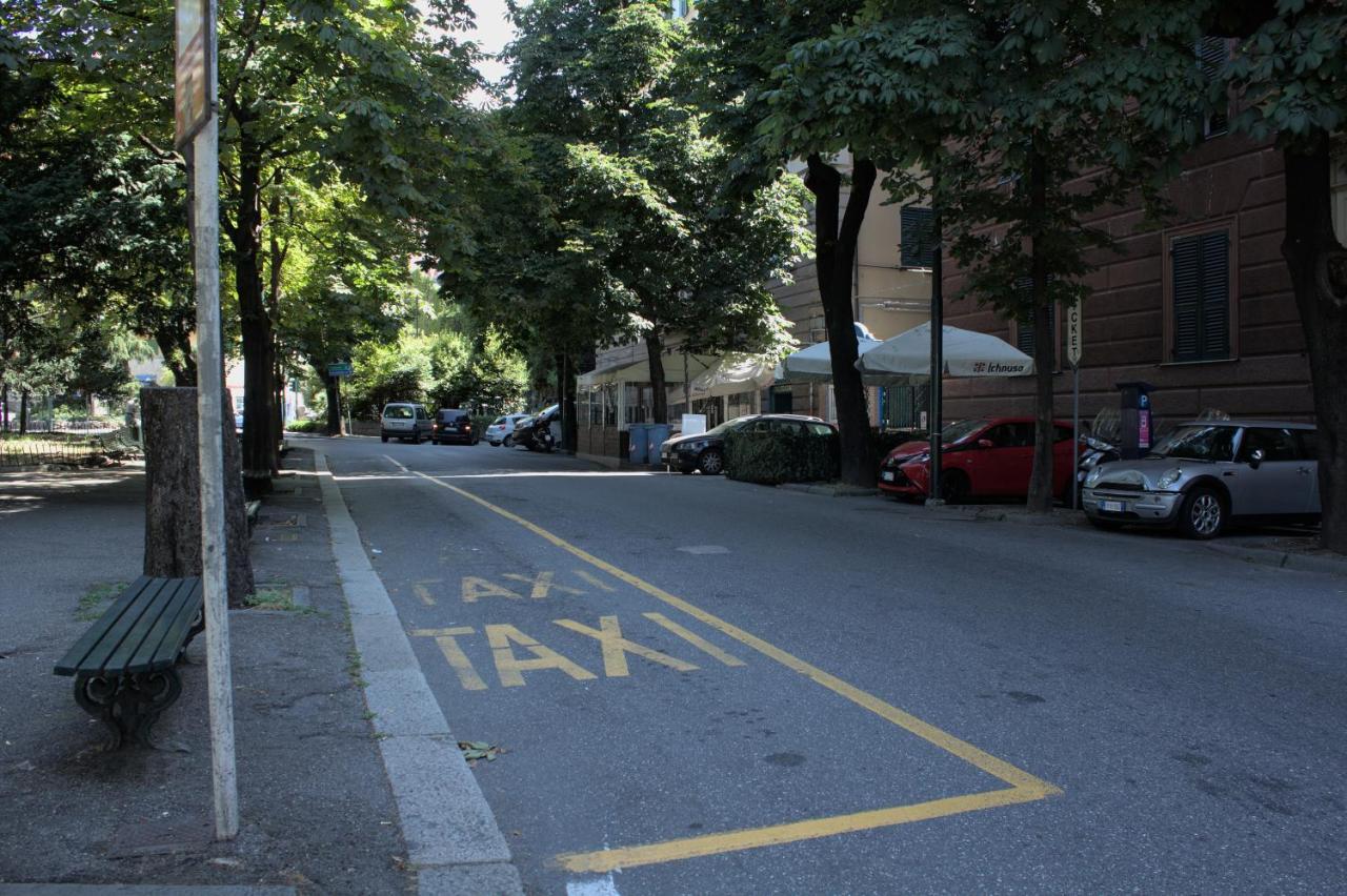 A Due Passi Dal Centro Bed & Breakfast Genoa Exterior photo