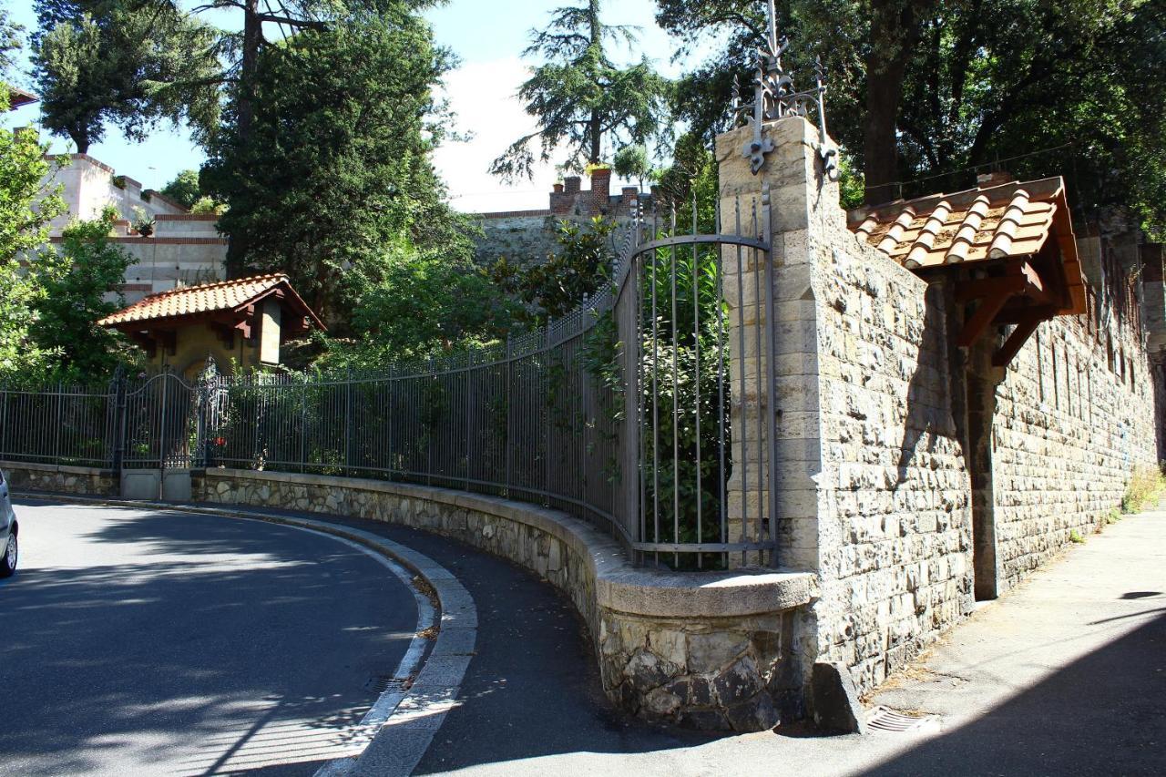 A Due Passi Dal Centro Bed & Breakfast Genoa Exterior photo